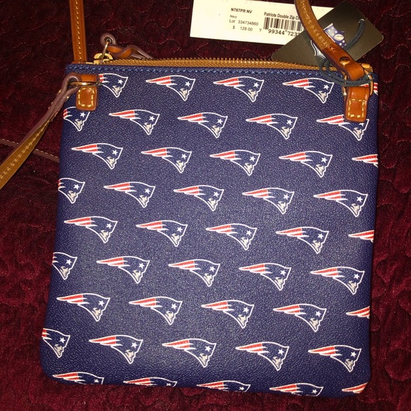 Dooney & Bourne Patriots crossbody bag - Picture 2 of 4